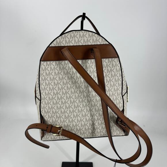 Michael Kors Outlet Sheila Medium Logo Backpack in Vanilla - Picture 5 of 6